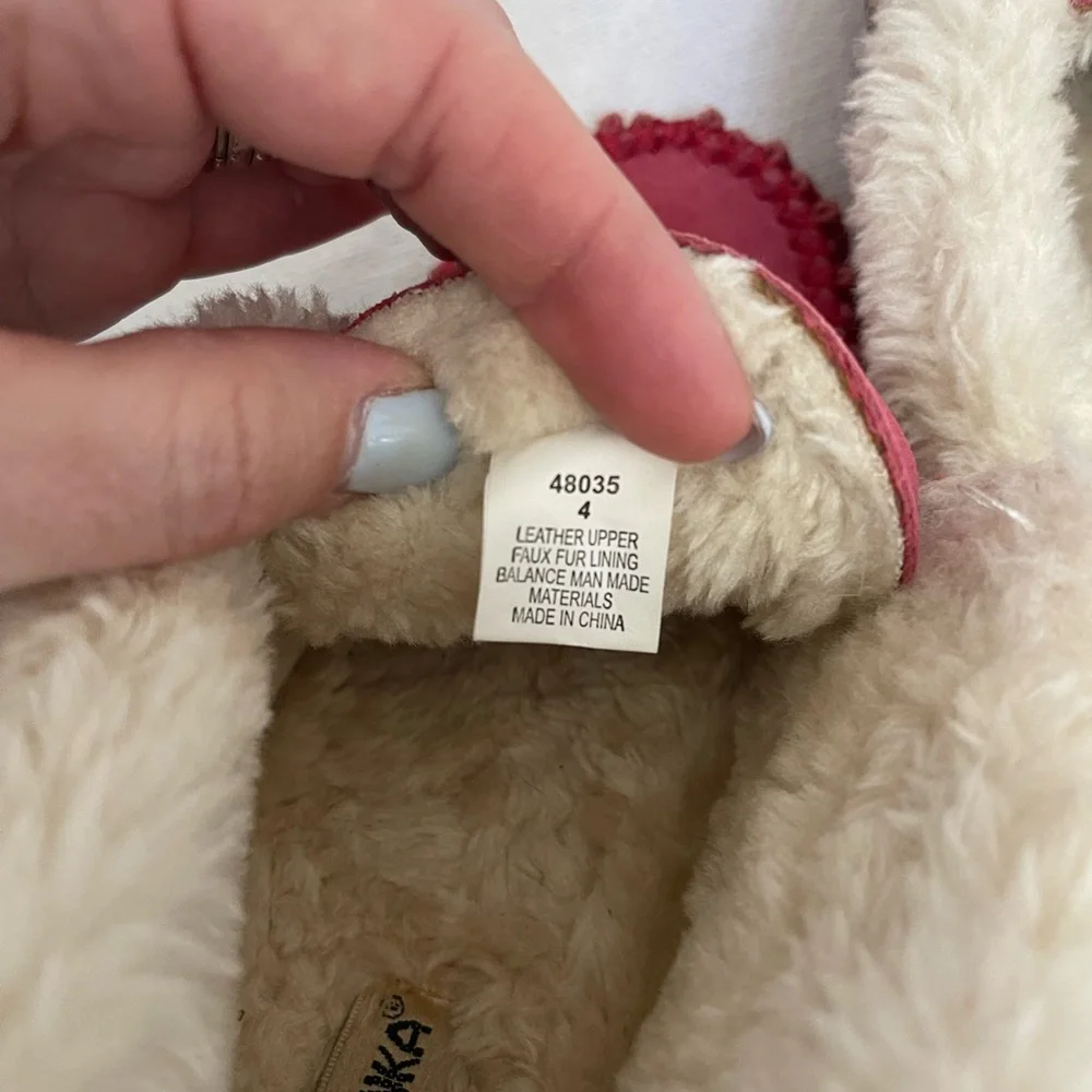 Minnetonka faux Fur Lined Moccasin Slippers - pink